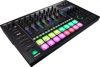 Сэмплер Roland MC-707 Groovebox
